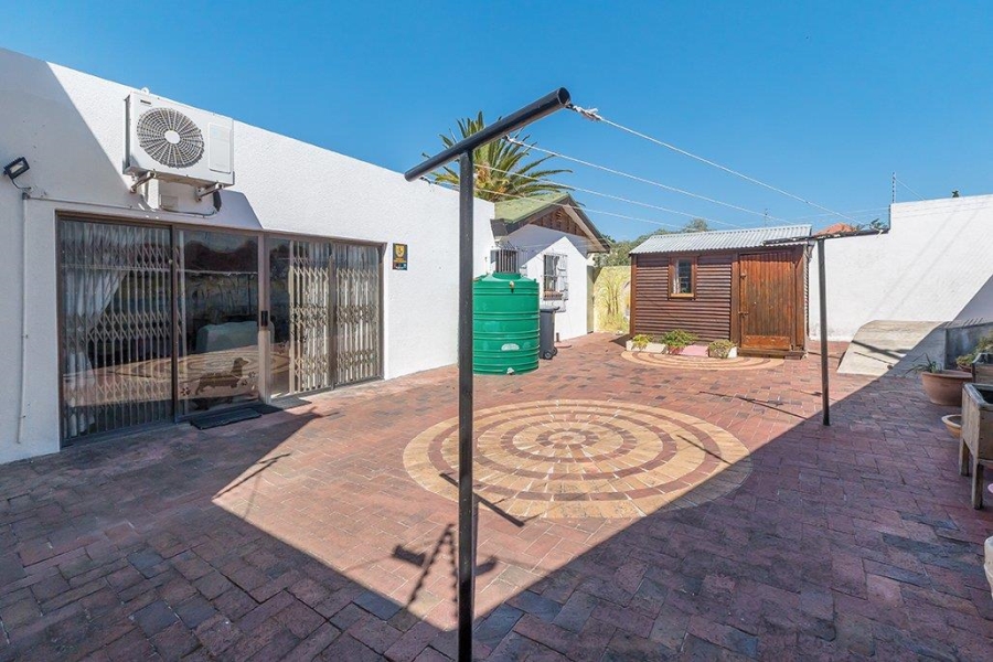 5 Bedroom Property for Sale in Strand North Western Cape